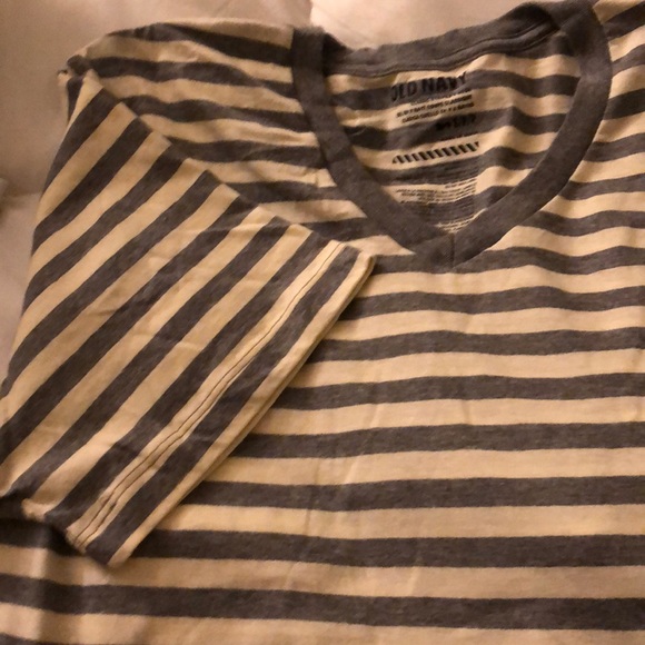 NWOT Old Navy classic striped v-neck t-shirt - Picture 5 of 5
